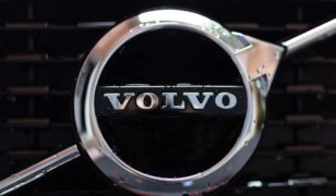 Volvo V60 T8 Twin Engine Polestar Has Lots of Goodies To Show Off